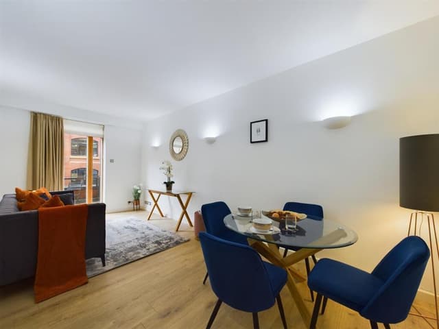 Modern Leed Canal Apartment - 1 bed 3