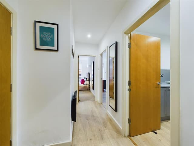 Modern Leed Canal Apartment - 1 bed 2