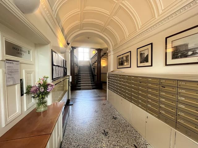 Leeds Apartment, Spacious 1-bed + Freehold Share 2