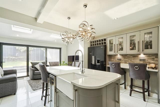 Perfect Leeds Family Home 3