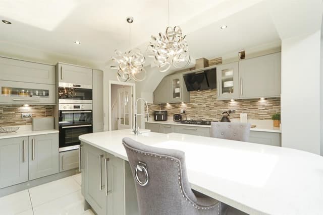 Perfect Leeds Family Home 4