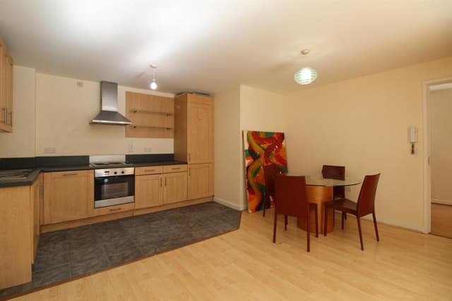 Leeds City Apartment (Aspect 14) - 2-Bed 4